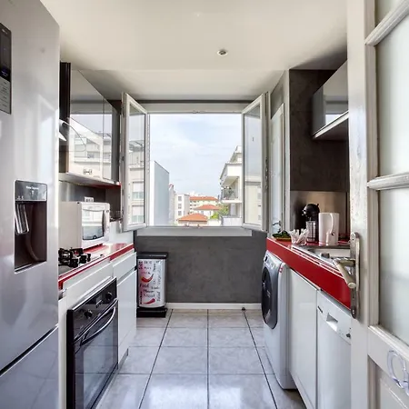 Spacious Near Subway Lyon