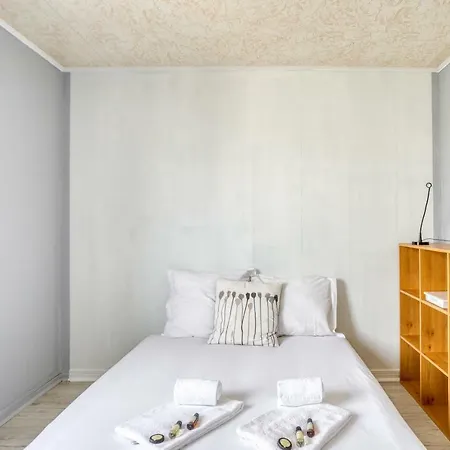 Spacious Near Subway