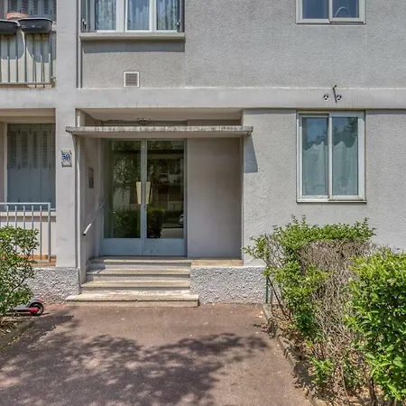Spacious Near Subway Lyon
