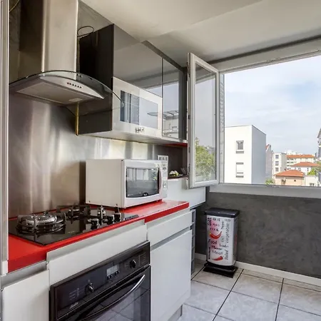 Spacious Near Subway *